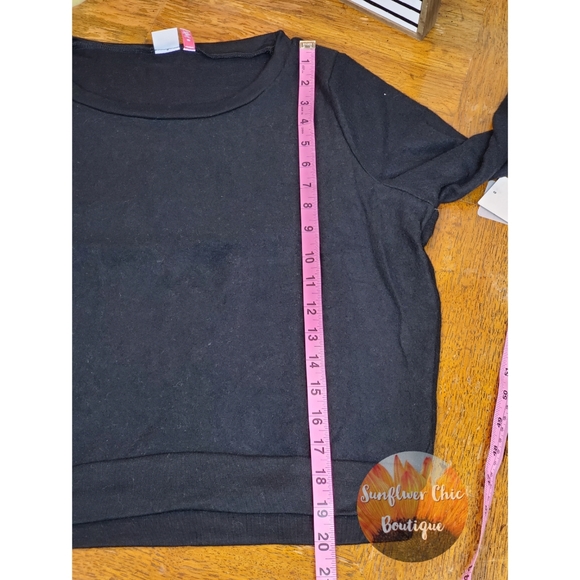🆕️Make & Model Brushed Hacci Sweatshirt - Picture 10 of 12